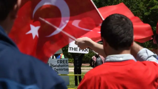 Beyaz Saray PKK yanlıları ve Erdoğan yanlıları