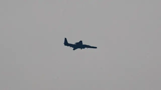 지난 1월 11일 오후 주한미군 오산공군기지에서 고고도정찰기 U-2S가 임무를 마치고 착륙하고 있다. 북한은 전날 밤 당 대회를 기념하는 군 열병식을 실시했다