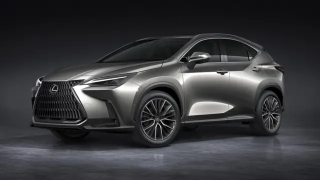 لکسوس برای اولین بار از موتور هیبرید-الکتریکی در محصولاتش استفاده کرده است