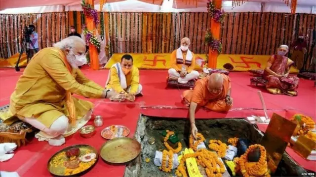 प्रधानमंत्री नरेंद्र मोदी