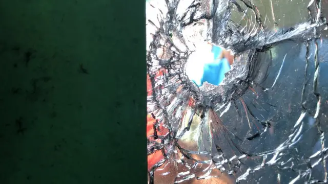 சேதமடைந்த படகு