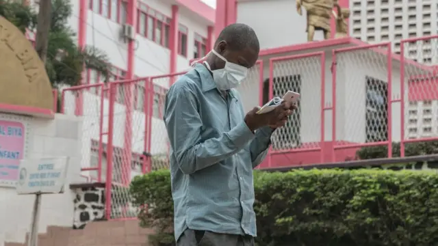 Onye kpuchiri ọnụ na imi ya