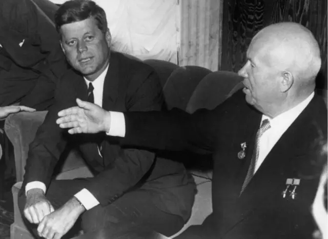 Kennedy y Khrushchev en Viena.