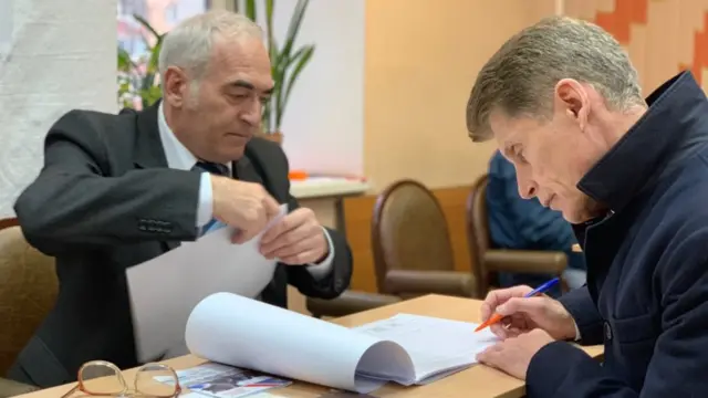 Олег Кожемяко на избирательном участке