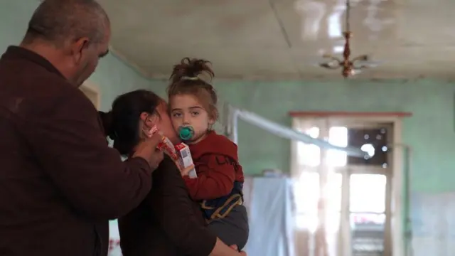 Хадича бир зумда ота-онасидан айрилди