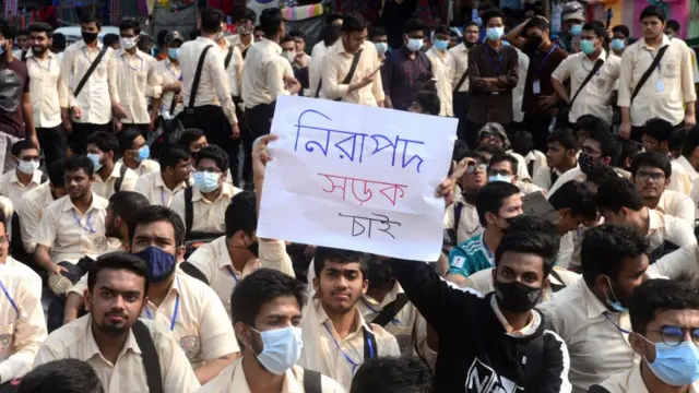 নিরাপদ সড়কের দাবীতে ঢাকায় শীক্ষার্থীদের বিক্ষোভ, ২৫/১১/২০২১
