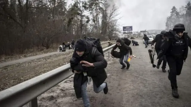 ကိယက်ဗ်မြို့တော်က ပေါက်ကွဲမှုနဲ့ တိုက်ပွဲတွေကြောင့် ထွက်ပြေးလာကြသူများ