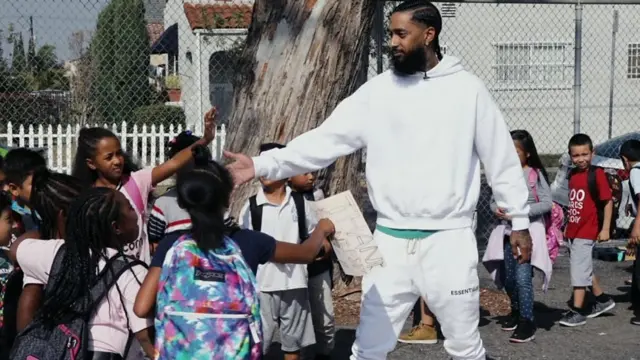 نیپسی به فعالیت‌های اجتماعی خود مشهور بود