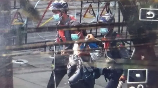 မြန်မာနောင်း သတင်းထောက်ကို ဖမ်းဆီးခဲ့စဥ်