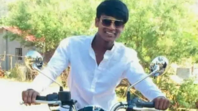 बारावीची परीक्षा उत्तीर्ण झालेला विद्यार्थी