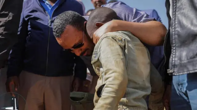 MM Abiy Ahimed yeroo uummata Geediyoo buqqa'e daawwatu