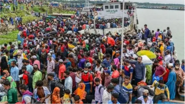 ঈদের ছুটিতে বাড়ি যাওয়ার ভিড়।