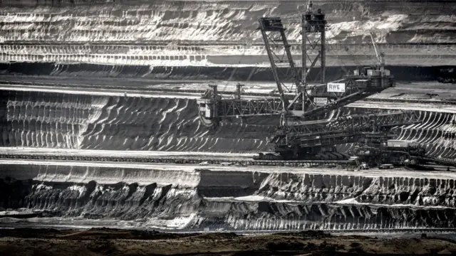 Уголь добывают и жгут повсюду. Шахта в Германии