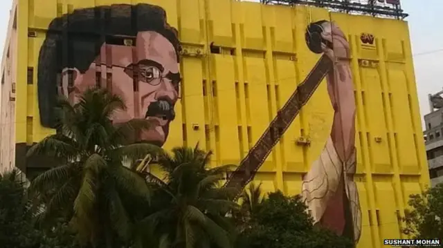 2015 साली मुंबईच्या एका शासकीय इमारतीवर दादासाहेबांचं चित्र रंगवण्यात आलं.