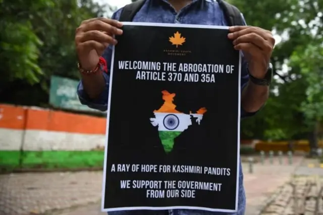 370 को निष्प्रभावी बनाने के फ़ैसले का स्वागत करते कश्मीरी पंडित