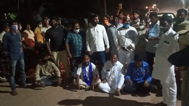 సీతానగరంలో పోలీసుల తీరుకు వ్యతిరేకంగా ఆందోళనకు దిగిన దళిత సంఘాలు (పాత చిత్రం)