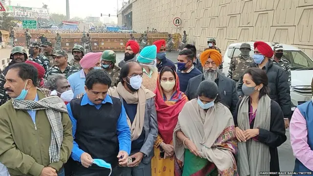 ਕਿਸਾਨ ਅੰਦਲੋਨ, ਵਿਰੋਧੀ ਧਿਰ ਦੇ ਆਗੂ, ਹਰਸਿਮਰਤ ਕੌਰ ਬਾਦਲ