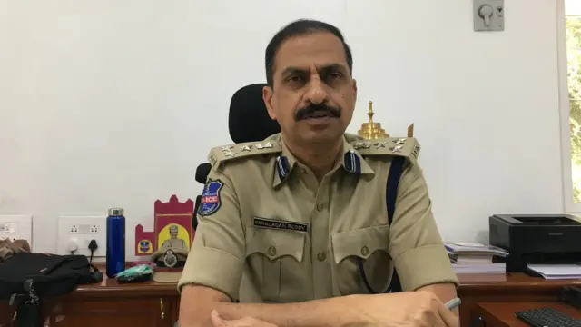 கரீம் நகர் காவல் ஆணையர் கமலாசன் ரெட்டி