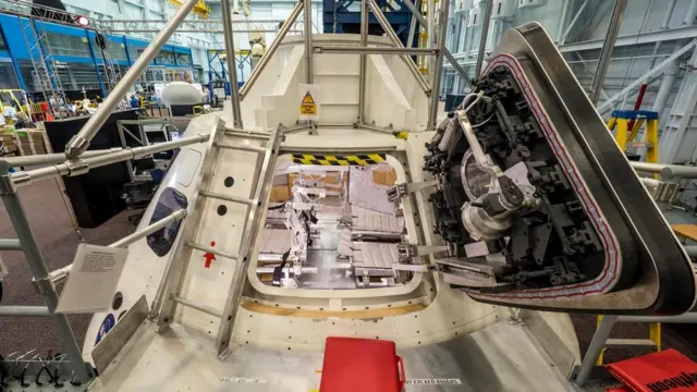 Инженеры НАСА уже построили макет "Ориона", чтобы астронавты могли попробовать, как они будут чувствовать себя внутри