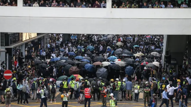 ผู้ประท้วงไปรวมตัวกันที่ย่านใจกลางเมือง