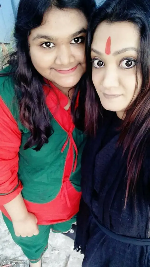 বোনের সঙ্গে রুপন্তী