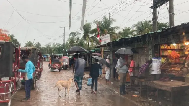 तूफ़ान के आने से पहले ही कॉक्स बाज़ार में भारी बारिश हो रही है