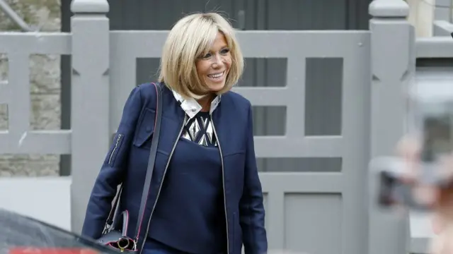 मैक्रों