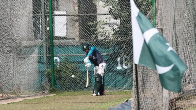 এই ছবিটি মিরপুর একাডেমি মাঠের