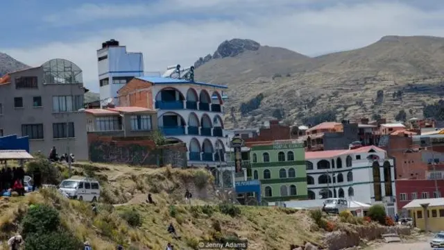 Copacabana adalah titik masuk utama bagi mereka yang melakukan perjalanan dari Peru menuju Bolivia.