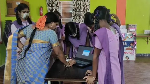 छात्राएं