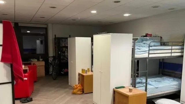Общая комната в Эдинбургском университете переоборудована под спальню