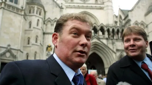 2001年，水果蔬菜零售商人史蒂芬·索博恩（Steven Thoburn)和其他四位同行因为继续以英制单位交易被检控。