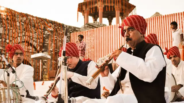 फूलवालों की सैर