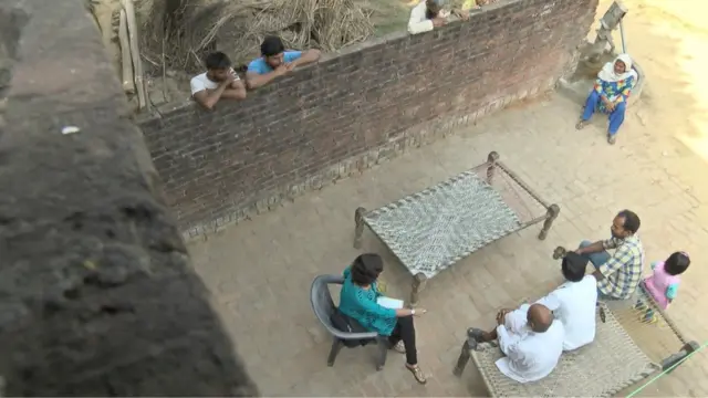 BBC-nin Hindi Xidmətindən Divya Arya Şahnəvaz Hüseynin ailəsilə danışır