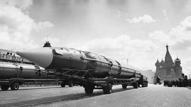 Баллистические ракеты на Красной площади во время первомайского парада