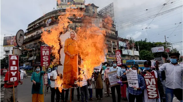 సీఏఏ నిరసనలను కఠినంగా అణచివేసే ప్రయత్నం చేశారు యోగి