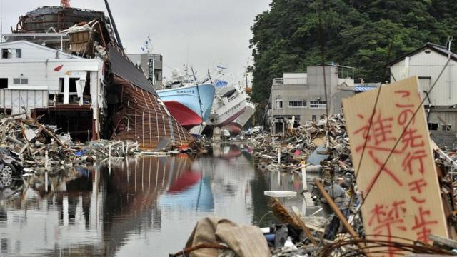 Destroços do terremoto de 2011 no Japão