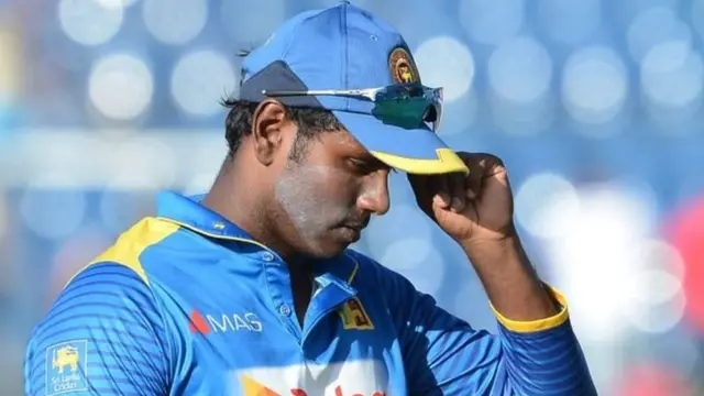 ඇන්ජෙලෝ මැතිව්ස්, ශ්‍රී ලංකා කණ්ඩායමේ නායකත්වයෙන් ඉවත්වූයේ සිම්බාබ්වේ සමග පැවති එක්දින තරගාවලිය පරාජය වීමෙන් අනතුරුවය.