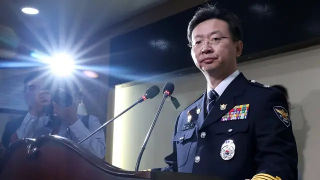 (캡션) 경기남부지방경찰청 반기수 화성연쇄살인사건 수사본부장이 19일 브리핑에서 사건 개요를 설명하고 있다