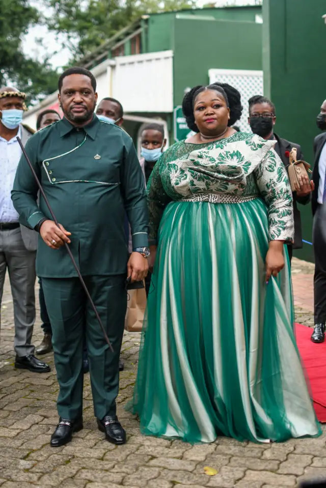 প্রিন্স মিসুজুলু কা জুয়েলথিনি এবং তার স্ত্রী।