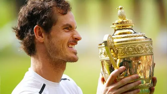 Andy Murray with Wimbledon trophy
