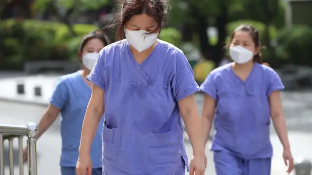 간호사들은 코로나19 사태에도 상황은 크게 개선되지 않았다고 한다