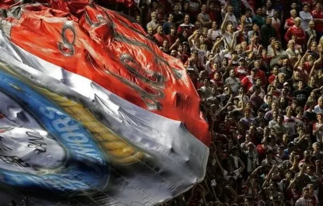 Torcida do Argentinos Juniors7games aplicativo de gamejogo contra o Boca Juniors