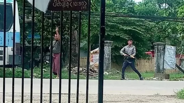 မာန်ပြေ ၃ ရပ်ကွက် လမ်း ၂၀ ထဲက ရာအိမ်မှူး ဦးဘုန်းငွေဟာ သေနတ်နဲ့ ပစ်ခံရပြီး သေဆုံးခဲ့