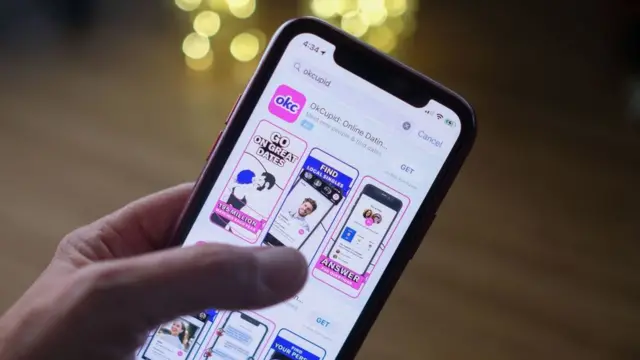 Aplicativo OkCupid no celular