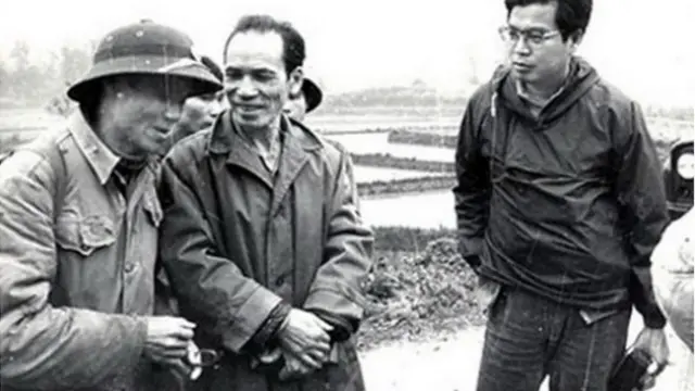 Nhà báo Nhật Bản Isayo Takano (bìa phải)