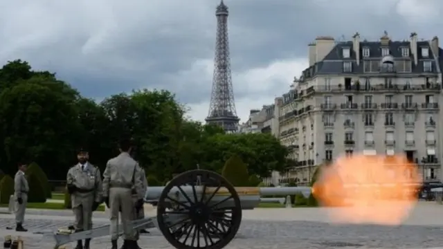 Twenty-one cannon blasts were heard across Paris as a formal salute for the new leader