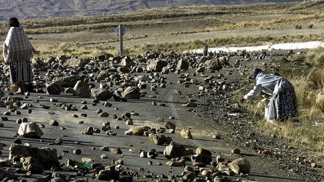 Mulheresunião esporte betestrada bloqueada por pedras