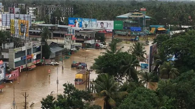 கேரளா வெள்ளம் -164 பேர் உயிரிழப்பு, 2,23,000 பேர் முகாம்களில் தஞ்சம்