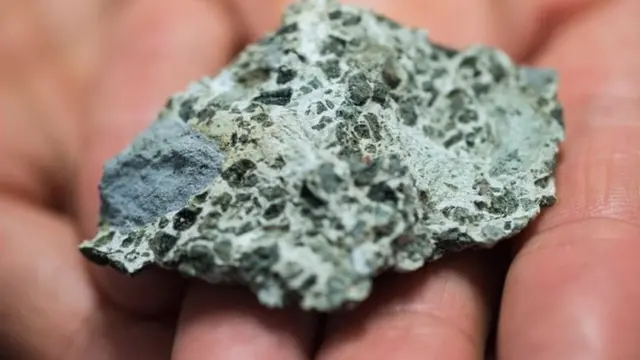 মেক্সিকোর চিকশুলাব জ্বালামুখ থেকে পাওয়া শিলা